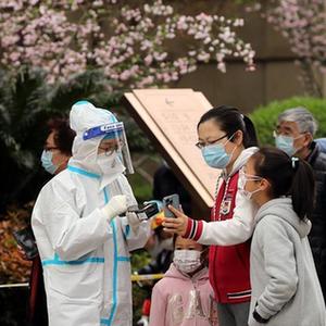 （新華全媒頭條·圖文互動(dòng)）（1）新華述評：堅持“動(dòng)態(tài)清零”不放松