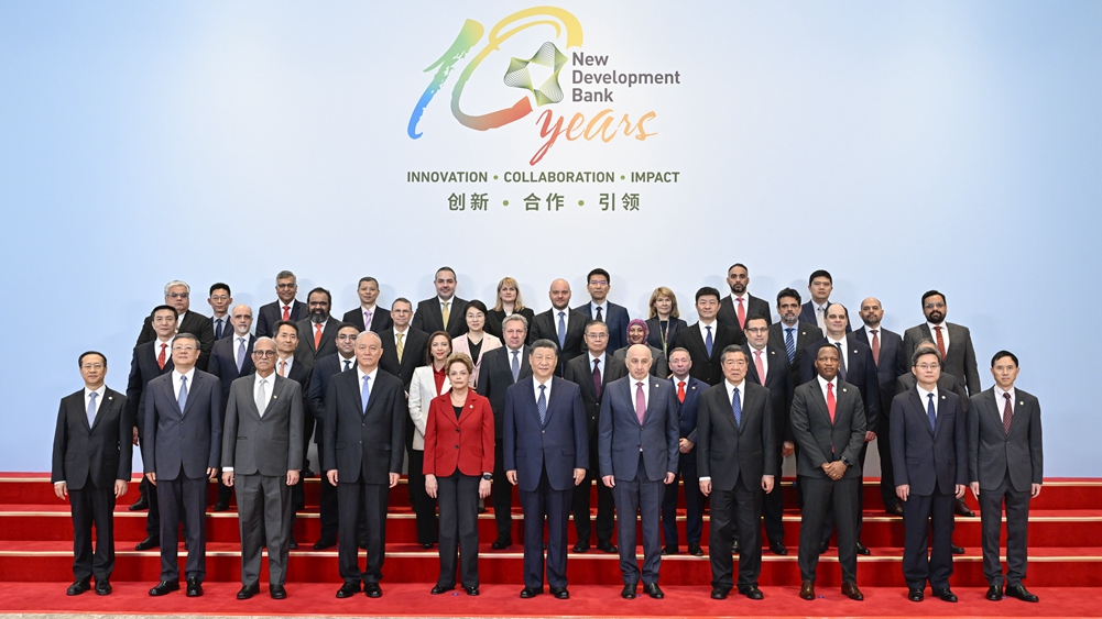 習近平訪(fǎng)問(wèn)金磚國家新開(kāi)發(fā)銀行