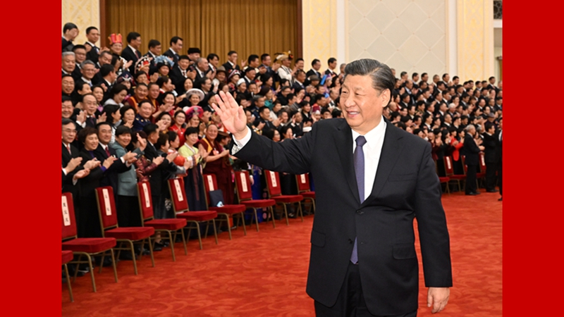 全國政協(xié)十四屆一次會(huì )議在京閉幕