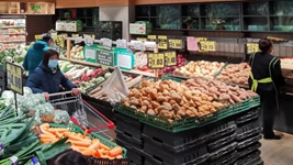 投放儲備肉菜、必需品不斷檔……年關(guān)有溫度年味更濃情