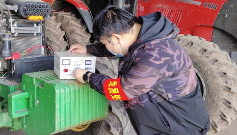 希望的田野上，有他們奔忙的身影