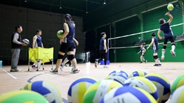 古稀之年，他用熱愛(ài)拉長(cháng)排球生涯