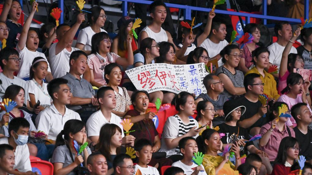 為“雄起”的成都觀(guān)眾動(dòng)容