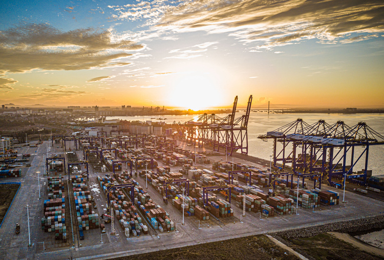 鐘華論：彪炳史冊的偉大成就，堅如磐石的中流砥柱