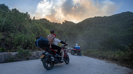 沖向重慶山火的騎手:“沒(méi)必要知道我的名字”