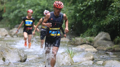 去山野間，磨礪身心