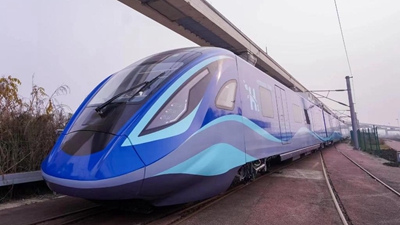 下線(xiàn)新車(chē) 謀劃新單 闖出新路——來(lái)自軌道客車(chē)生產(chǎn)基地中車(chē)長(cháng)客的新底氣