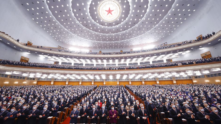 十四屆全國人大一次會(huì )議舉行第二次全體會(huì )議