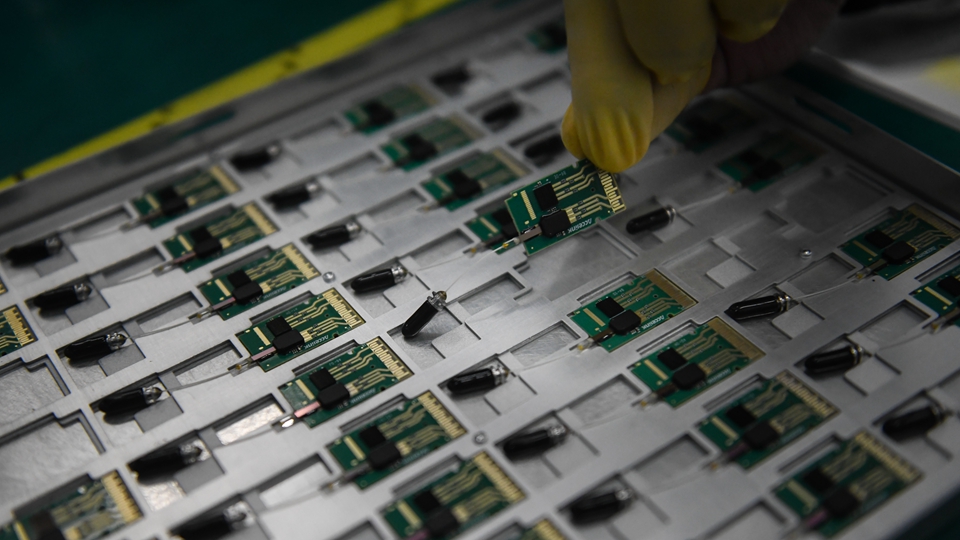 靠譜服務(wù)、技術(shù)推銷(xiāo)、標準開(kāi)路——一家光通信企業(yè)的“出海秘籍”