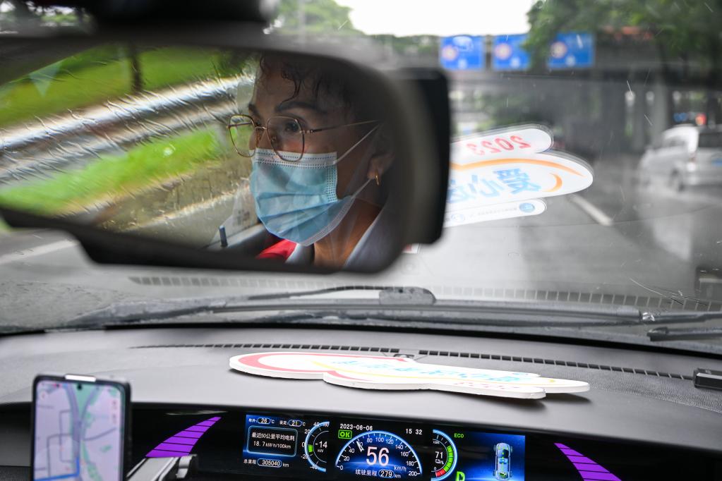 新華全媒＋｜20載，用愛(ài)守護高考前的最后一段路