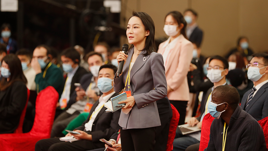 記者在分會(huì )場(chǎng)提問(wèn)