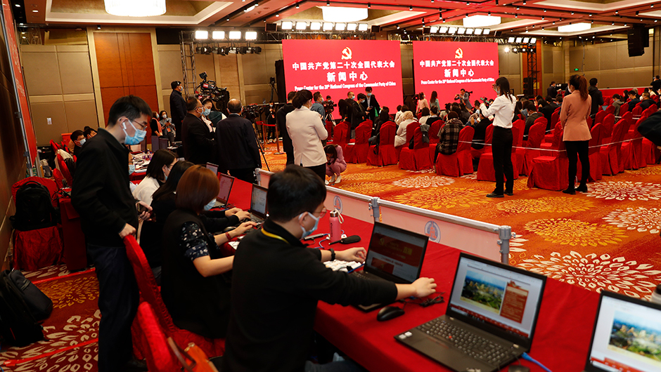 記者在現場(chǎng)工作