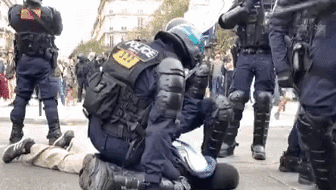 法國多地再次舉行反“健康通行證”抗議活動(dòng)