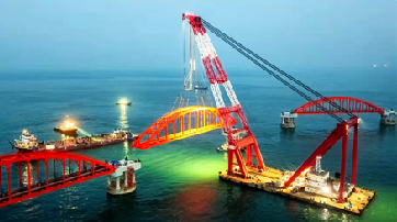 “我”拍了拍這座“橋”，并發(fā)現它很吸睛