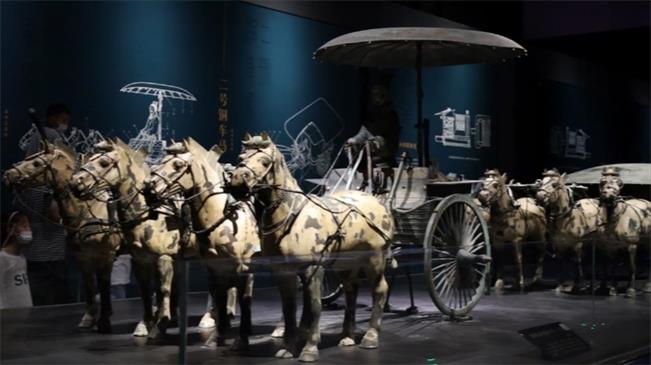 “穿越秦漢”探館Vlog | 出行儀仗金銀配飾重達14公斤？