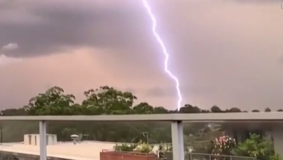 澳大利亞24小時(shí)內遭遇137萬(wàn)次閃電襲擊