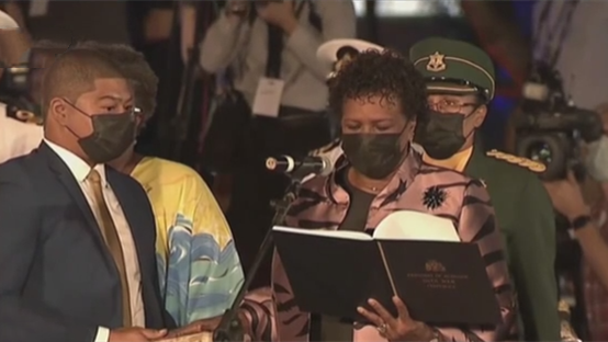 巴巴多斯：正式取消英國女王國家元首地位——首位總統正式就任 成為一個(gè)新生的共和國