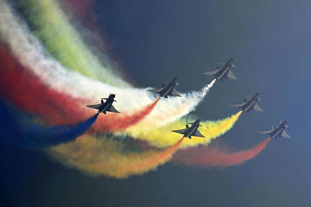 九萬(wàn)里風(fēng)鵬正舉——寫(xiě)在第十四屆中國航展閉幕之際