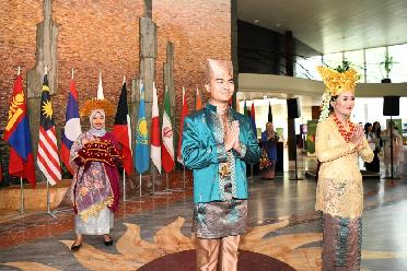 通訊:這場(chǎng)活動(dòng)讓我們見(jiàn)識了亞洲國家各具特色的婚俗文化——記日內瓦第三屆“亞洲文化節”