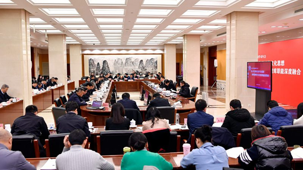 2023年新華社新聞學(xué)術(shù)年會(huì )召開(kāi)，主題為“深入學(xué)習貫徹習近平文化思想，加快推進(jìn)喉舌耳目智庫職能深度融合”